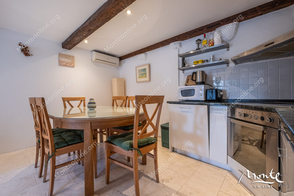 ocharovatelnyj kamennyj dom v neskolkih shagah ot morya v peraste 03