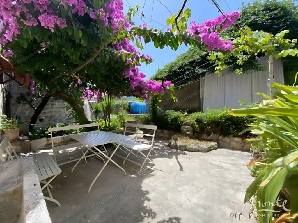 ocharovatelnyj kamennyj dom v neskolkih shagah ot morya v peraste 04