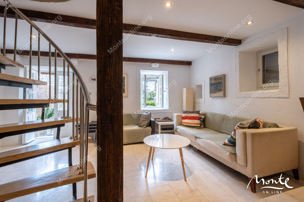 ocharovatelnyj kamennyj dom v neskolkih shagah ot morya v peraste 04