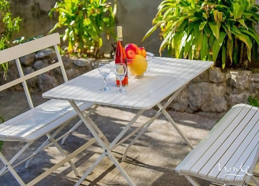 ocharovatelnyj kamennyj dom v neskolkih shagah ot morya v peraste 05