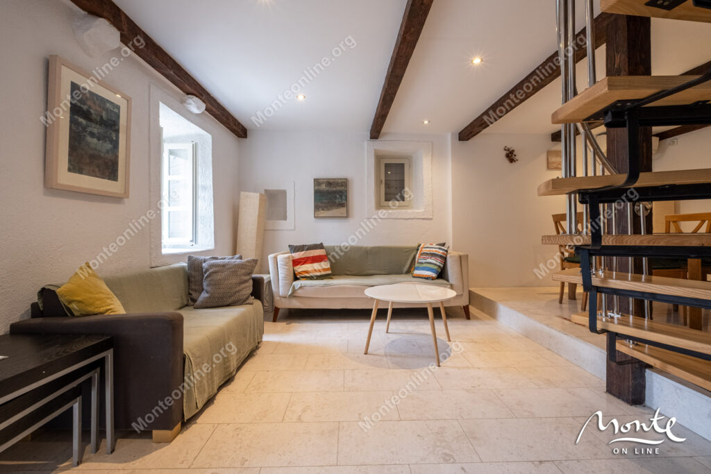 ocharovatelnyj kamennyj dom v neskolkih shagah ot morya v peraste 07