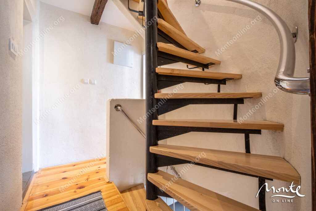 ocharovatelnyj kamennyj dom v neskolkih shagah ot morya v peraste 08