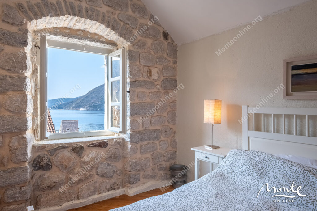 ocharovatelnyj kamennyj dom v neskolkih shagah ot morya v peraste 22