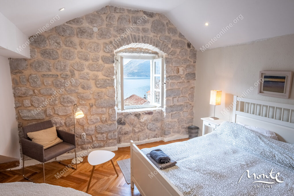 ocharovatelnyj kamennyj dom v neskolkih shagah ot morya v peraste 27