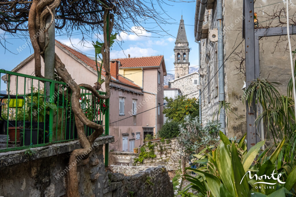 ocharovatelnyj kamennyj dom v neskolkih shagah ot morya v peraste 38