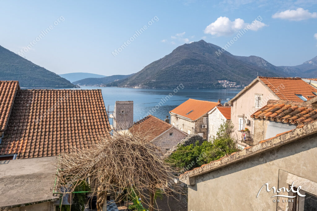 ocharovatelnyj kamennyj dom v neskolkih shagah ot morya v peraste 39