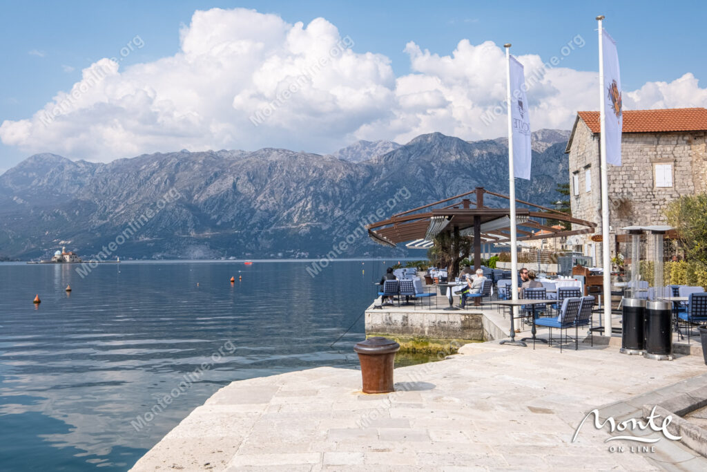 ocharovatelnyj kamennyj dom v neskolkih shagah ot morya v peraste 40