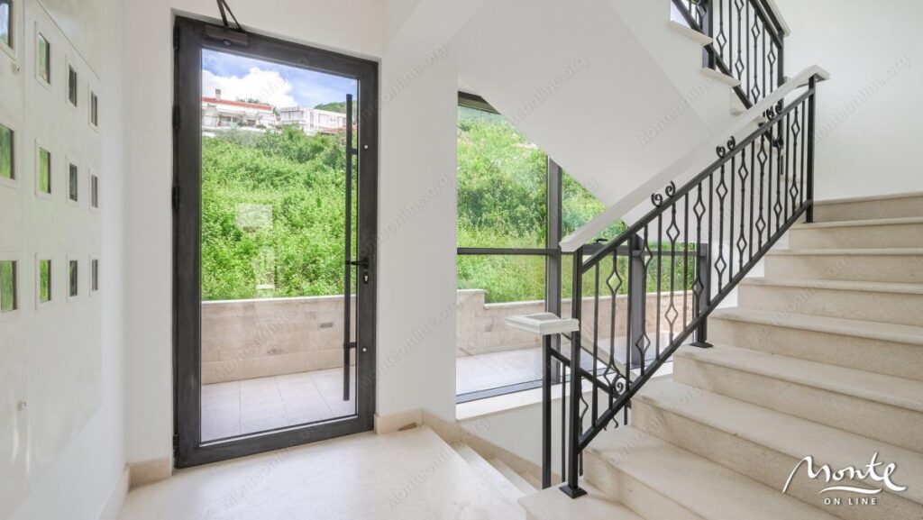 kvartira s 1 spalnej v novom dome v czentre tivata 27