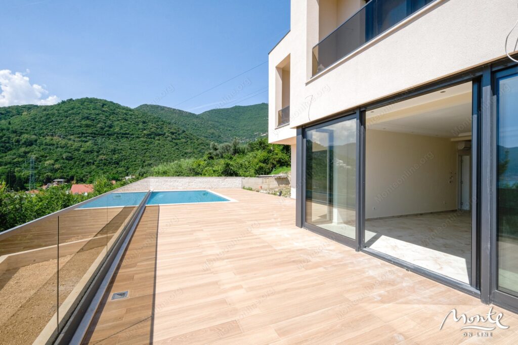 Villa s basseynom Tivat 26