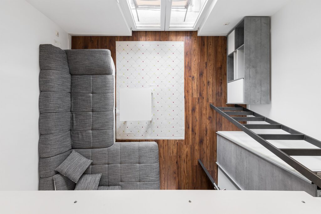 prostornye apartamenty s 2 spalnyami i vidom na more v czentre tivata 02