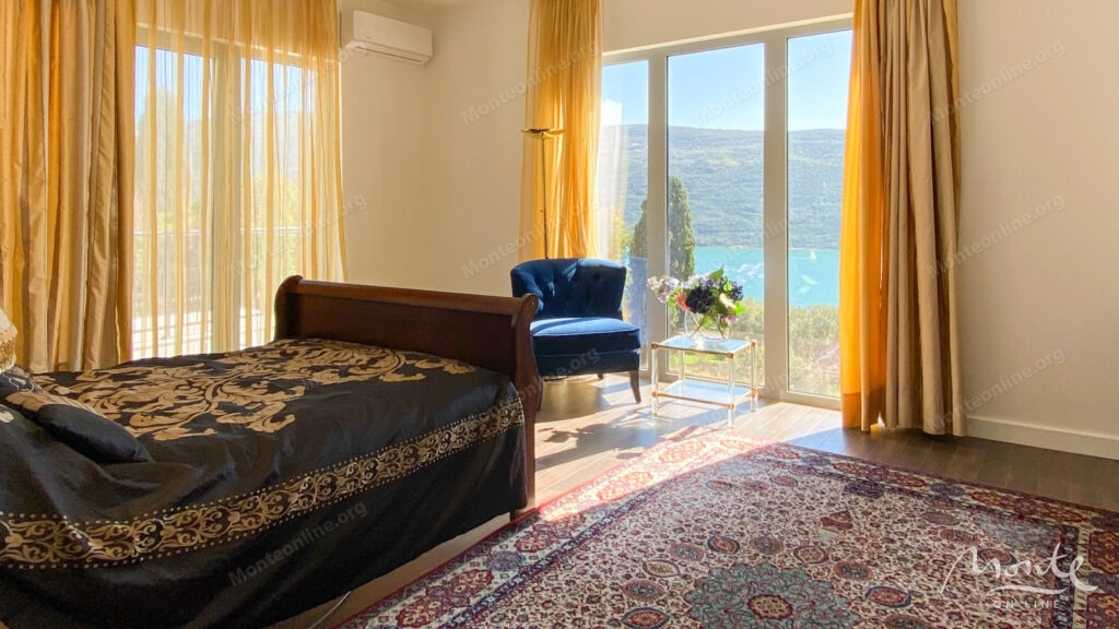 unikalnaja villa s bassejnom i panoramnymi vidami na more 14