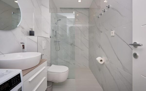 uyutnyj mini otel s bassejnom i sadom v lastve grbalskoj 07