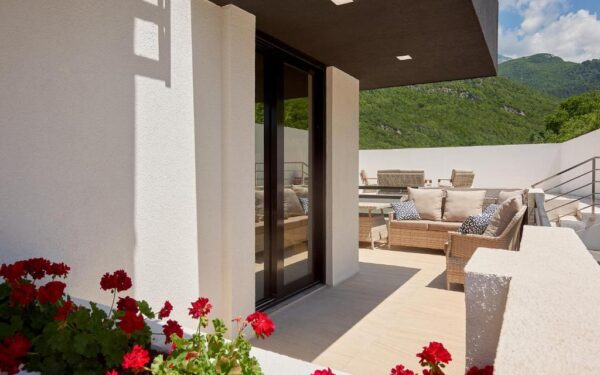 uyutnyj mini otel s bassejnom i sadom v lastve grbalskoj 13