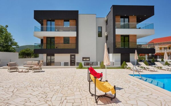 uyutnyj mini otel s bassejnom i sadom v lastve grbalskoj 14