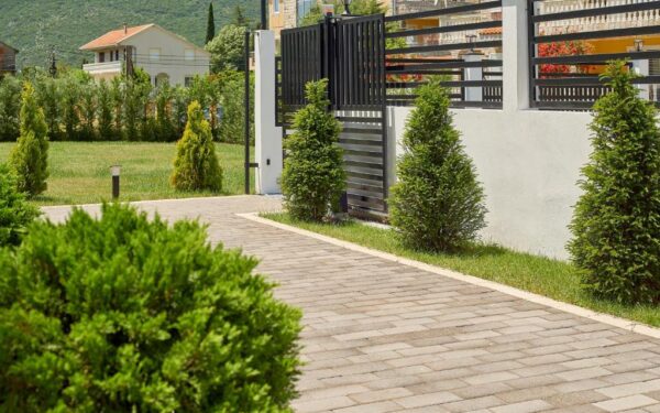 uyutnyj mini otel s bassejnom i sadom v lastve grbalskoj 15