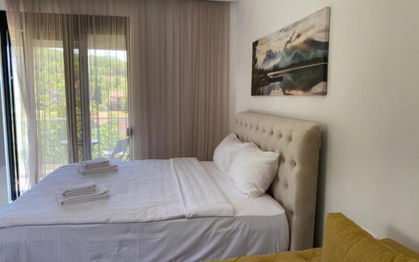 uyutnyj mini otel s bassejnom i sadom v lastve grbalskoj 30