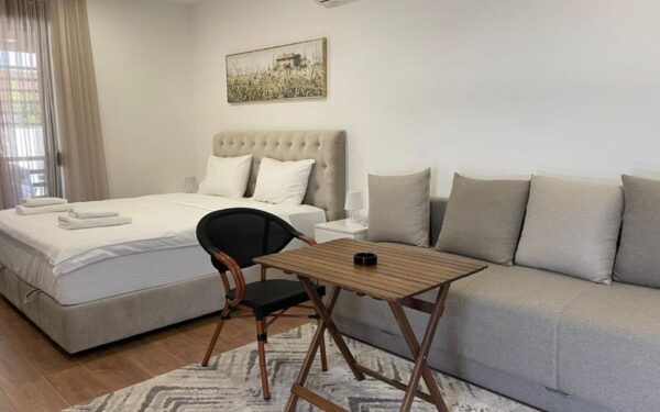 uyutnyj mini otel s bassejnom i sadom v lastve grbalskoj 34