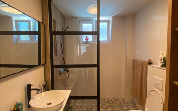 prostornaya kvartira s 2 spalnyami bassejnom i vidami na boko kotorskij zaliv v prchani 07