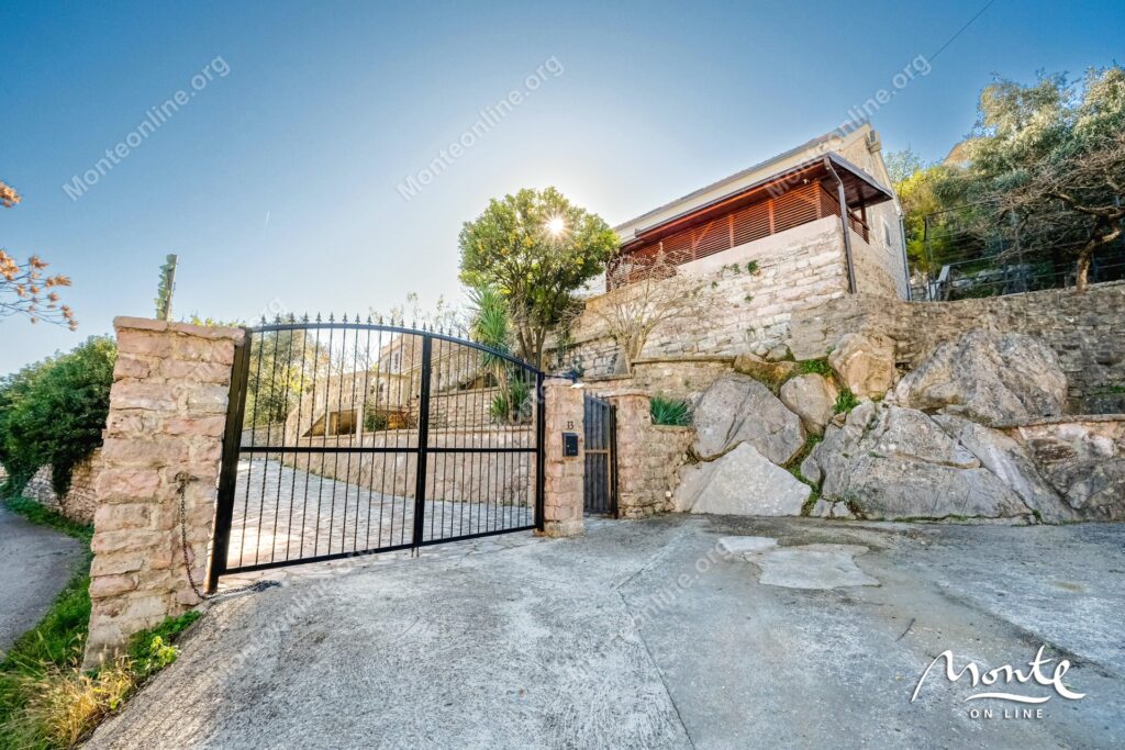 Villa 4 sp Kamenari 01