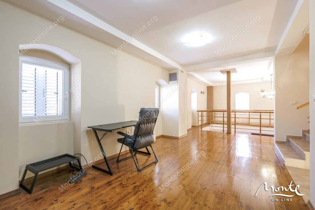 Villa 4 sp Kamenari 35
