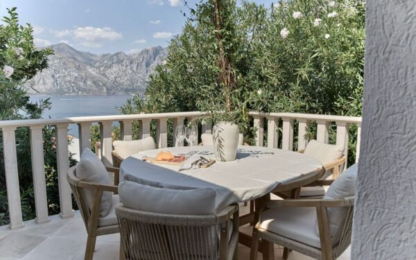 0cb1c559 b5bc 4a81 aa72 7984fe84eeb2