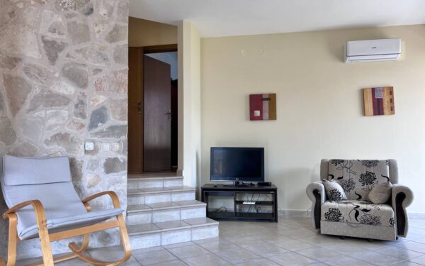 prostornaya 2 spalnaya kvartira s dvumya terrasami i vidom na zaliv v komplekse s bassejnom prchan 12