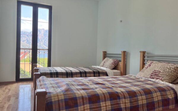 prostornaya 2 spalnaya kvartira s dvumya terrasami i vidom na zaliv v komplekse s bassejnom prchan 15