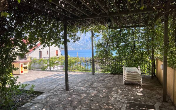 prostornaya 2 spalnaya kvartira s dvumya terrasami i vidom na zaliv v komplekse s bassejnom prchan 21