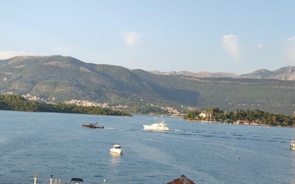 unikalnoe predlozhenie sovremennyj i istoricheskij doma na beregu morya v dzhurashevichi 01