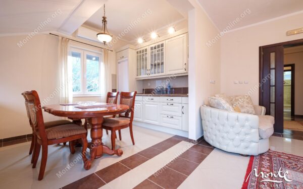 Apartament 2 sp Prcanj 24