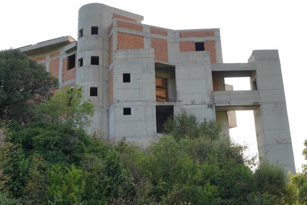dom na skale s vidom na more v bulyaricze 03