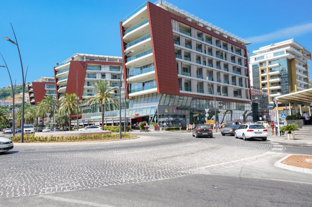 kommercheskoe pomeshhenie s arendnym dohodom v komplekse tq plaza budva 05