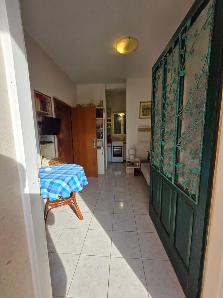 apartament s 1 spalnej na pervoj linii s vidom na more v herczeg novi 01