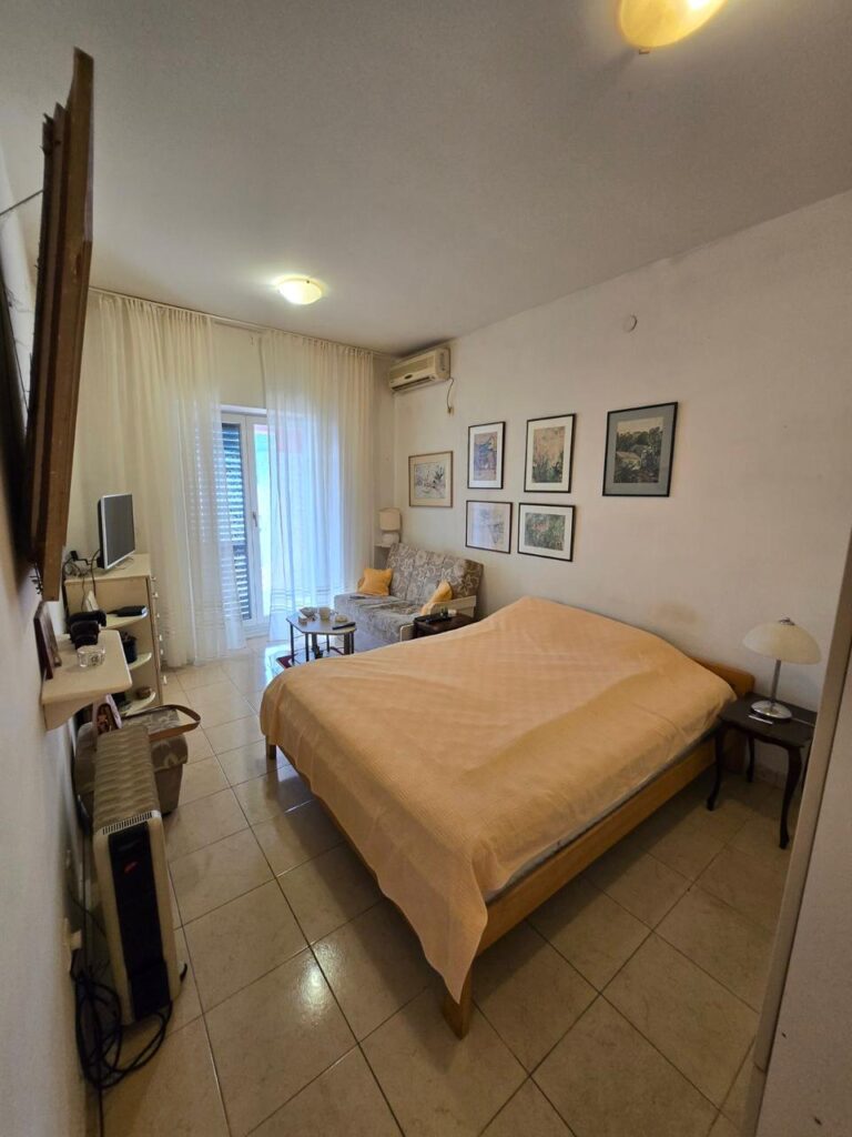 apartament s 1 spalnej na pervoj linii s vidom na more v herczeg novi 07