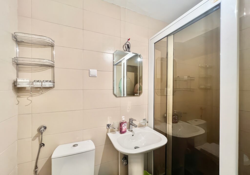 prekrasnaya 2 spalnaya kvartira v czentre budvy vsego v 150 metrah ot morya 06