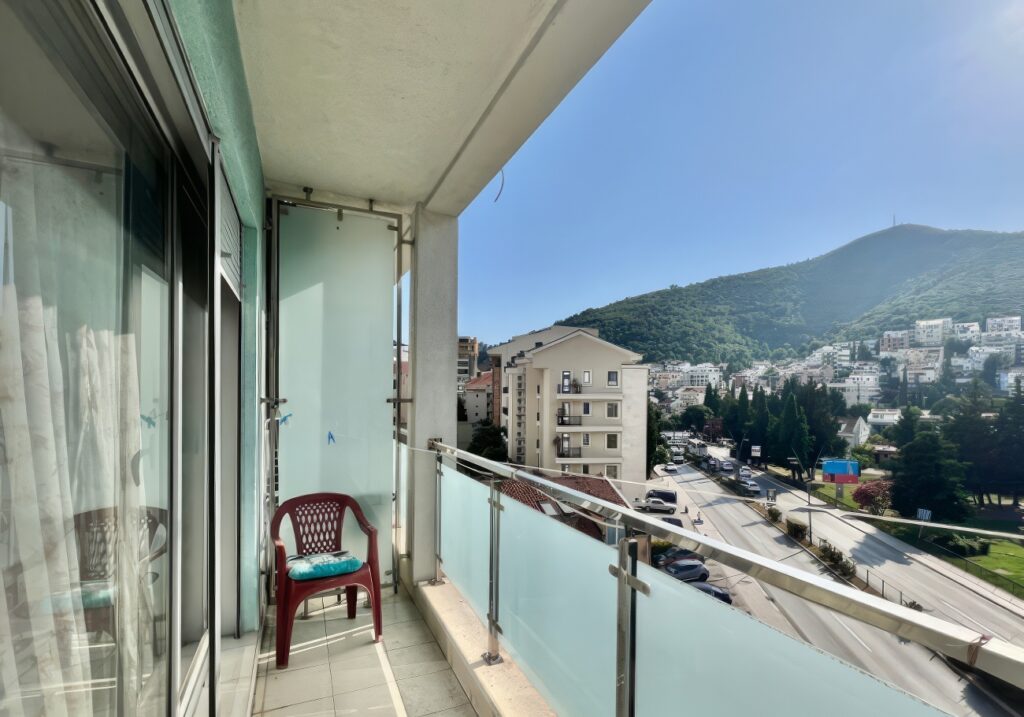 prekrasnaya 2 spalnaya kvartira v czentre budvy vsego v 150 metrah ot morya 14