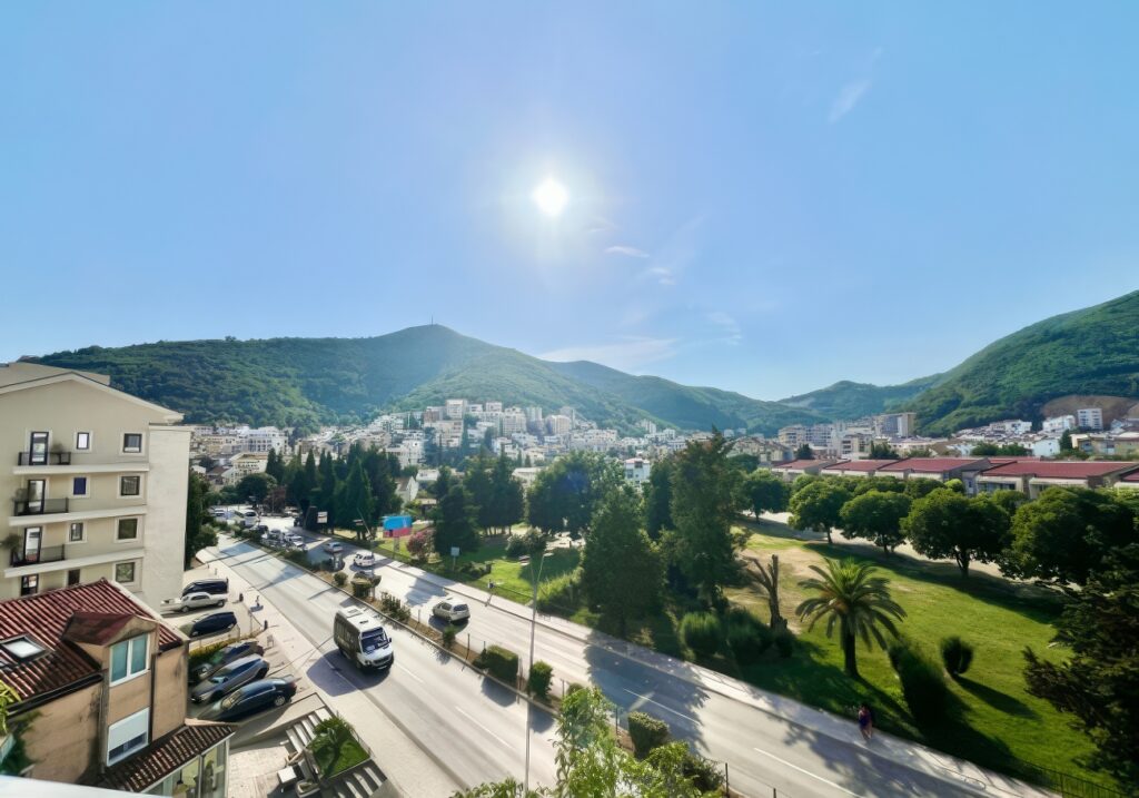 prekrasnaya 2 spalnaya kvartira v czentre budvy vsego v 150 metrah ot morya 19