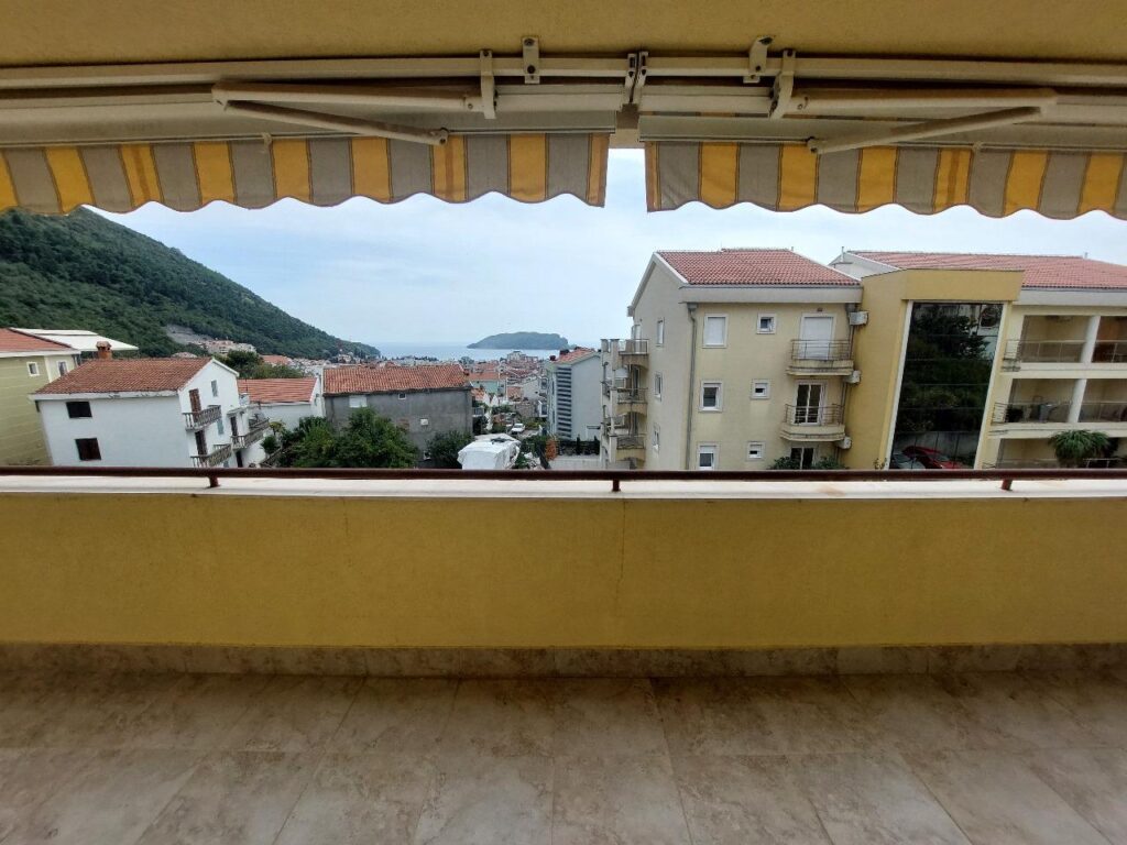prostornaya trehkomnatnaya kvartira v zhivopisnom i tihom rajone lazi budva 02