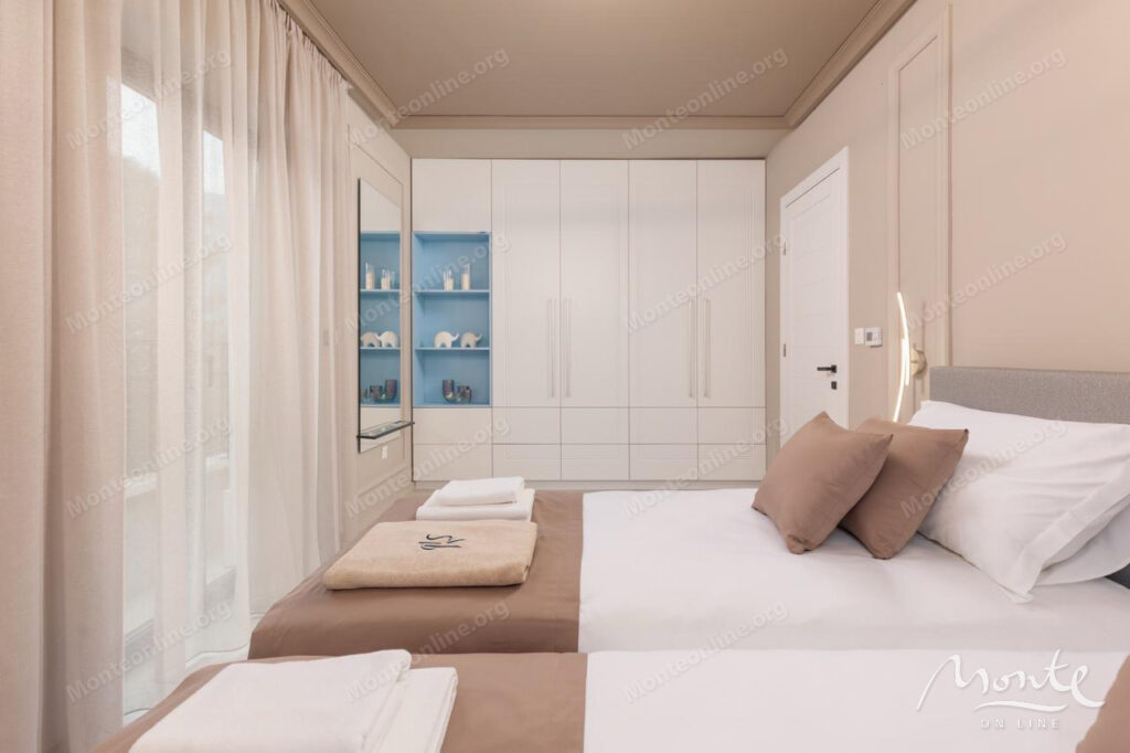 roskoshnyj penthaus s 3 spalnyami v zhivopisnoj dobrote naprotiv czerkvi svyatogo matiya 11