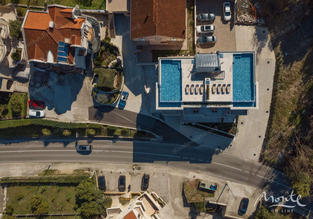 roskoshnyj penthaus s 3 spalnyami v zhivopisnoj dobrote naprotiv czerkvi svyatogo matiya 22