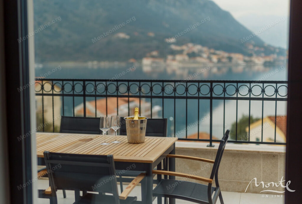 roskoshnyj penthaus s 3 spalnyami v zhivopisnoj dobrote naprotiv czerkvi svyatogo matiya 26