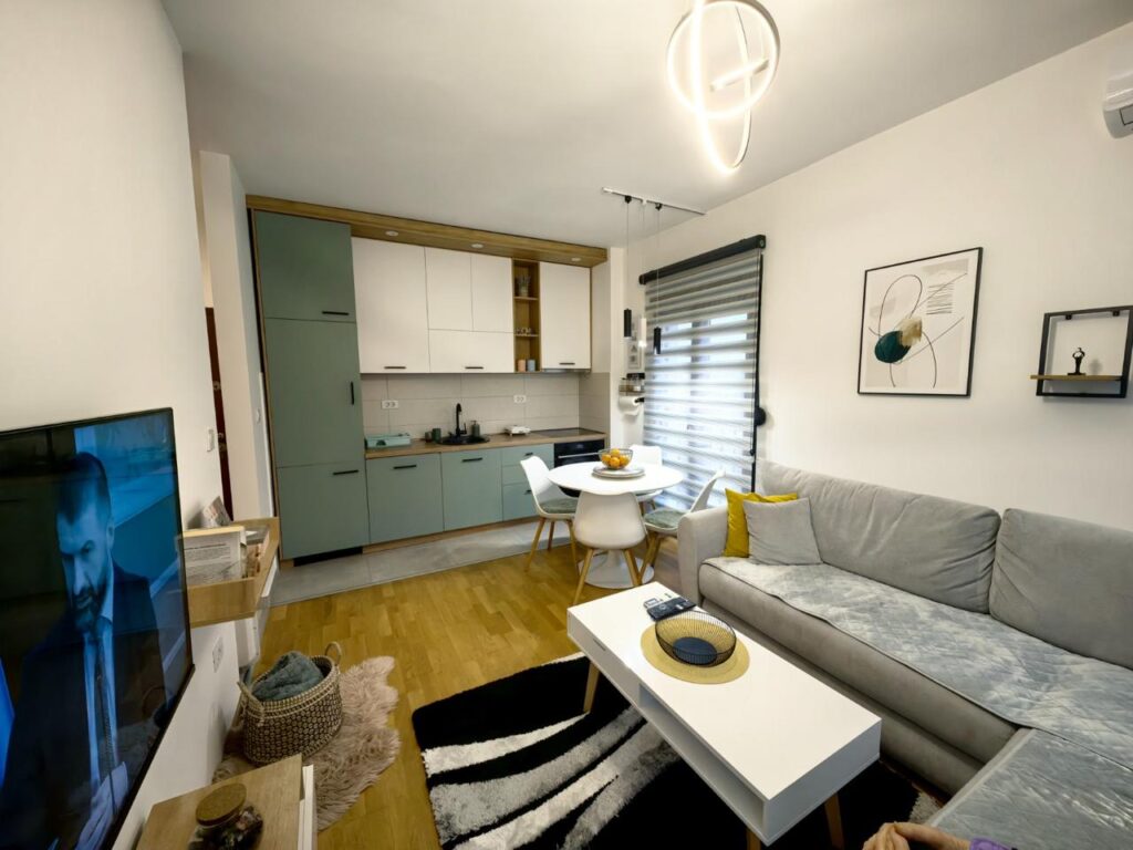 stilnyj 1 komnatnyj apartament v novom dome v podgoricze 01