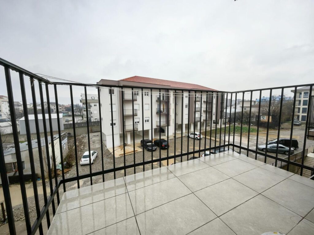 stilnyj 1 komnatnyj apartament v novom dome v podgoricze 03