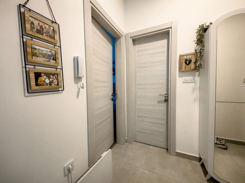 stilnyj 1 komnatnyj apartament v novom dome v podgoricze 08