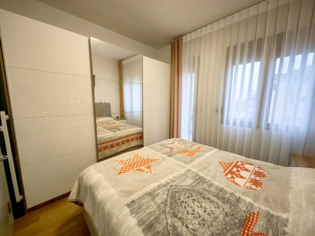 stilnyj 1 komnatnyj apartament v novom dome v podgoricze 13