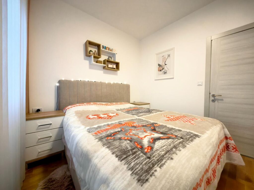 stilnyj 1 komnatnyj apartament v novom dome v podgoricze 14