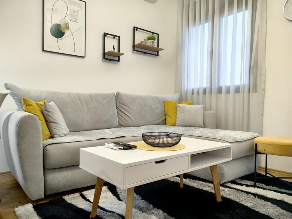 stilnyj 1 komnatnyj apartament v novom dome v podgoricze 17