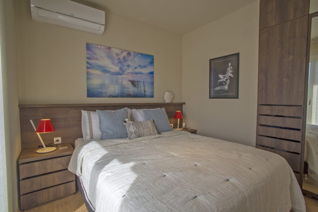 uyutnaya kvartira s 2 spalnyami v czentre tivata ryadom s porto montenegro 01