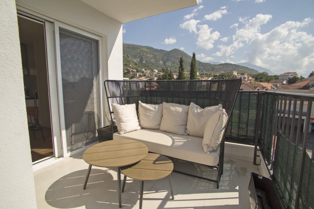 uyutnaya kvartira s 2 spalnyami v czentre tivata ryadom s porto montenegro 16