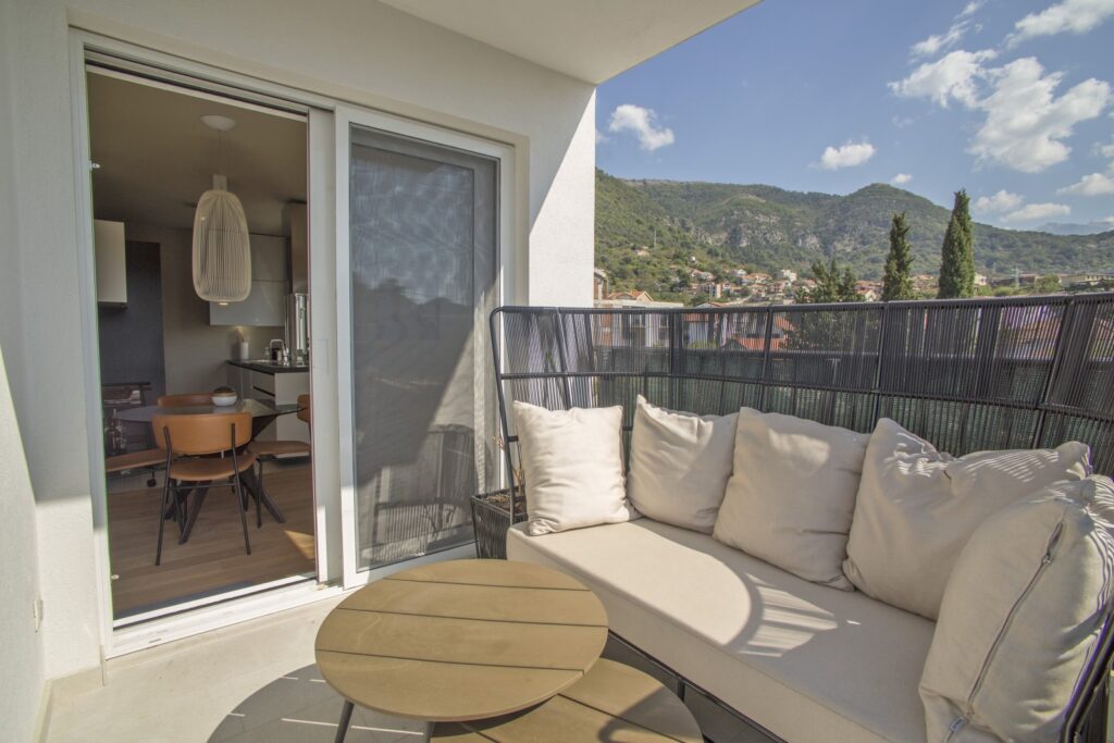 uyutnaya kvartira s 2 spalnyami v czentre tivata ryadom s porto montenegro 23